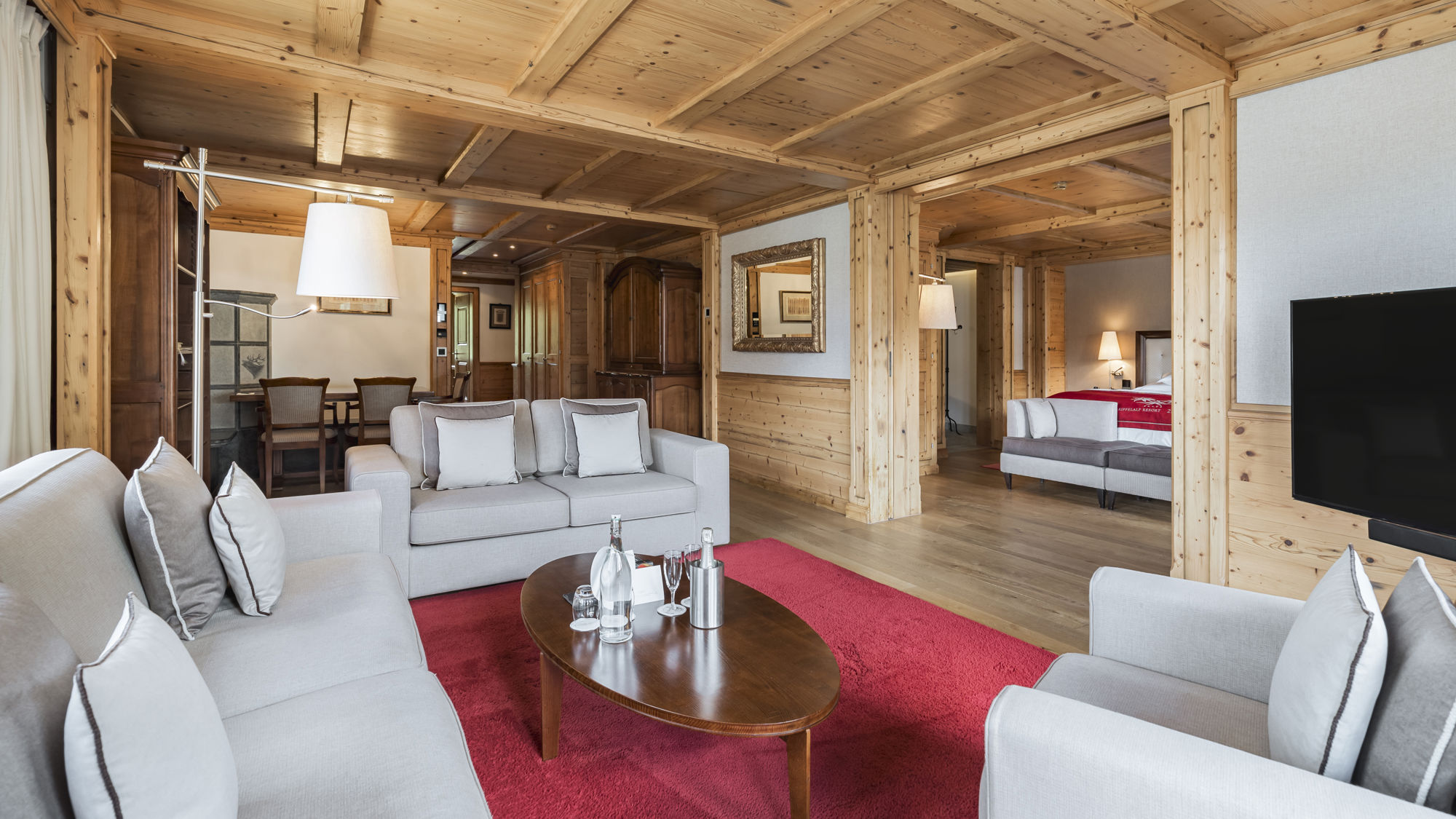 riffelalp-resort-matterhorn-suite-salon-espace-reception-01.jpeg
