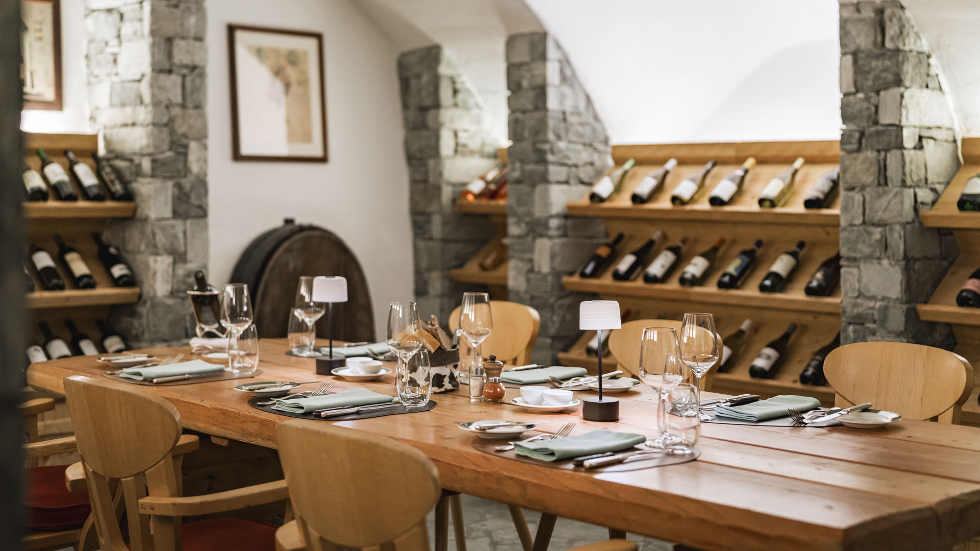 riffelalp-resort-vinothek-table-dressee-03.jpeg