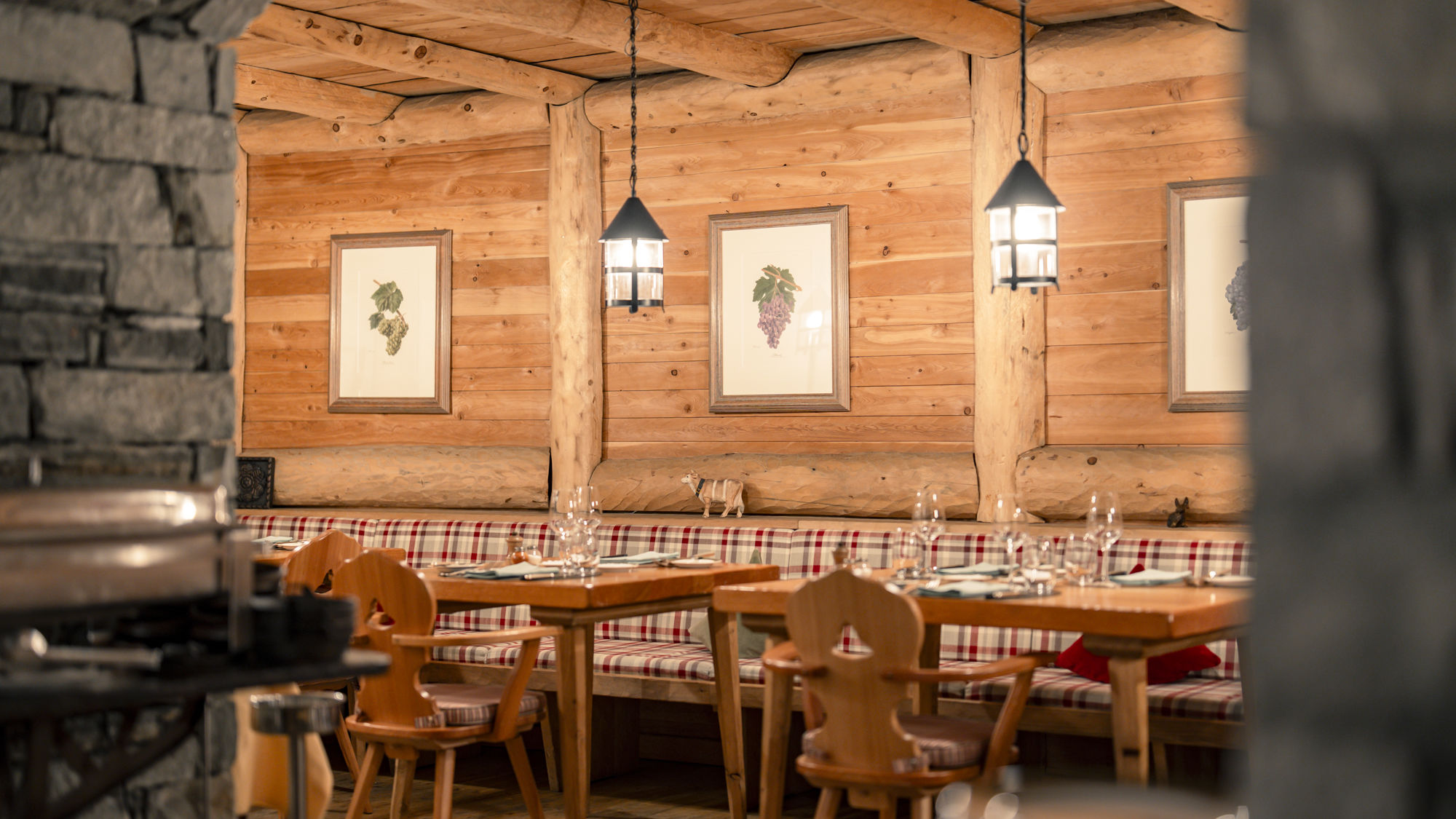 riffelalp-resort-walliserkeller-salle-chalet-01.jpeg