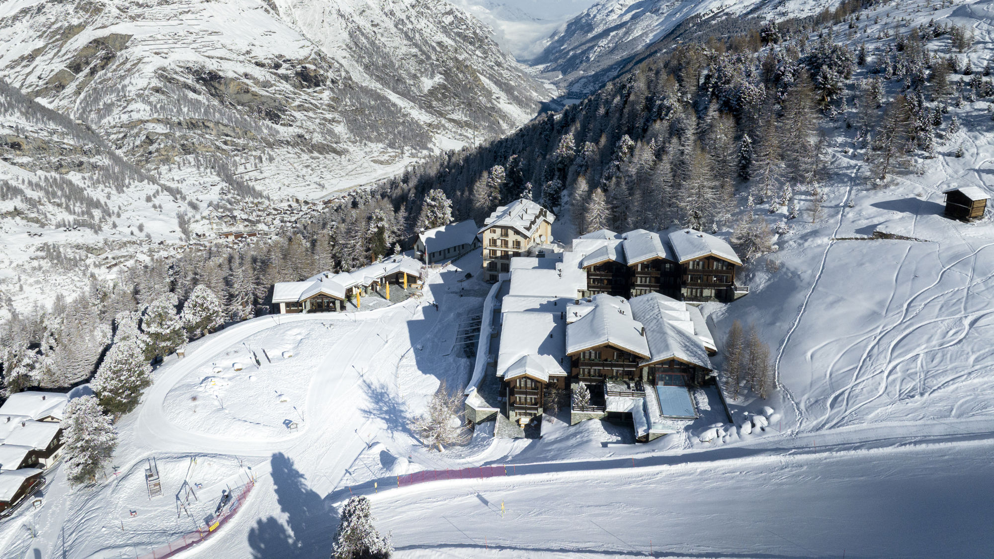 riffelalp-resort-vue-aerienne-hiver-05.jpeg